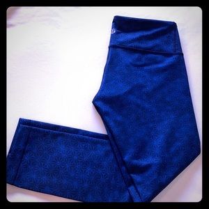 LULULEMON crop leggings in dazzling blue